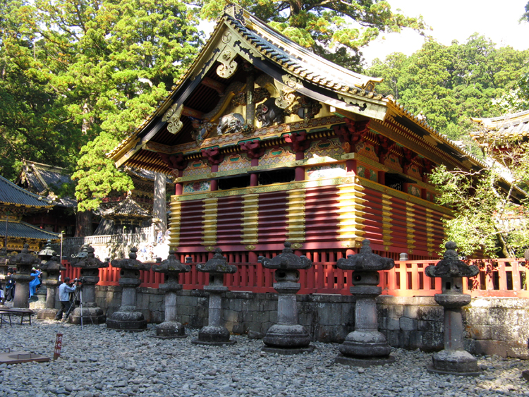 Visiting the famous Nikko Toshigu Shrine.