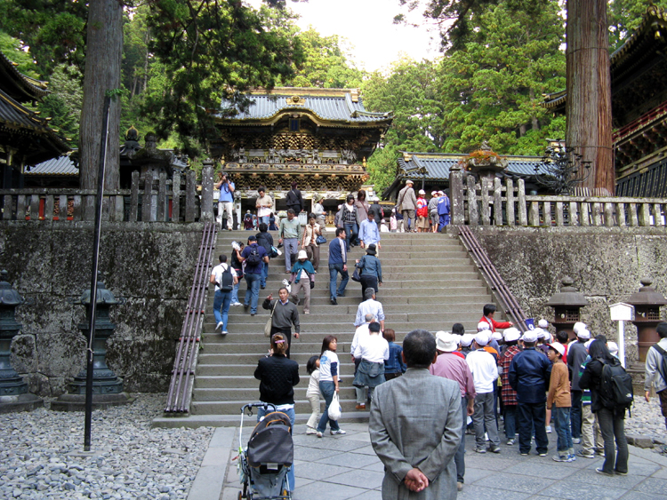 Visiting the famous Nikko Toshigu Shrine.