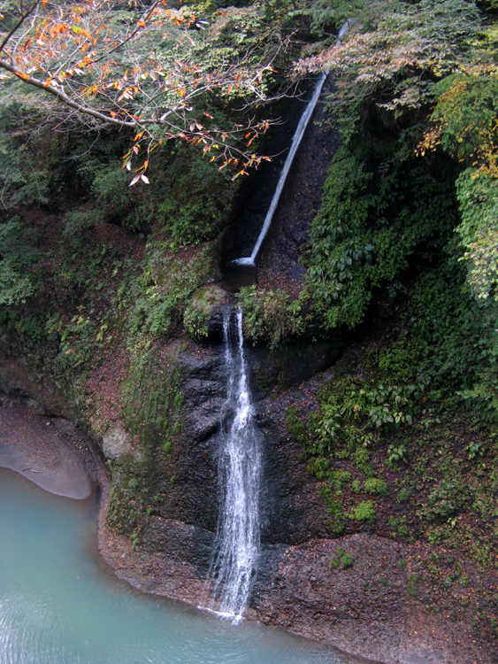 An unnamed waterfall.