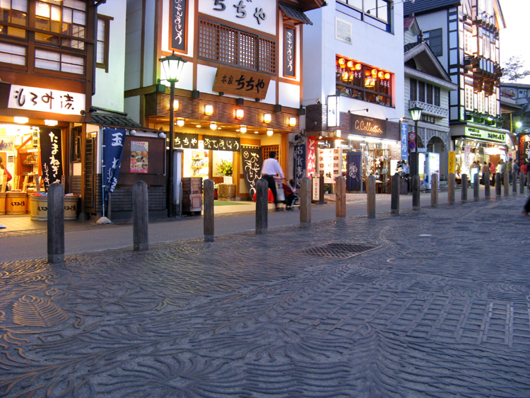 Shops in the early evening around the yubatake.