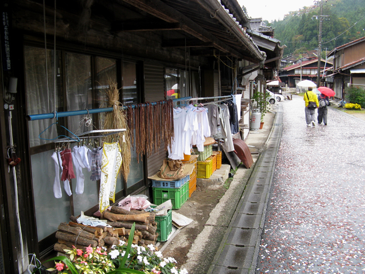 Very few tourist actually hike the Nakasendo trail.