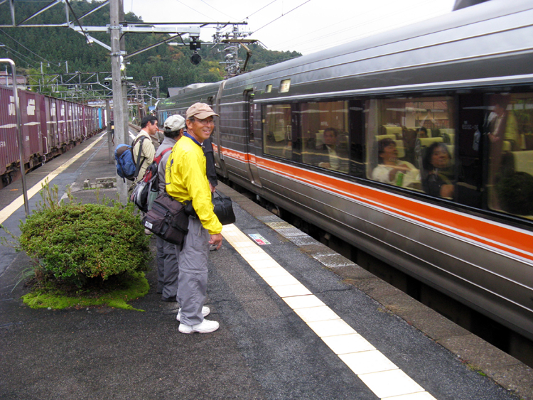 Catching the train back to Matsumoto.