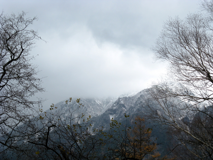 The snow is recent.