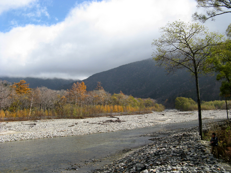 We decided to hike up river toward the Tokusawa area.