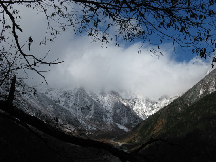 We hike to the Tokusawa Campground and returned on the other side of the river, an 8 mile hike.