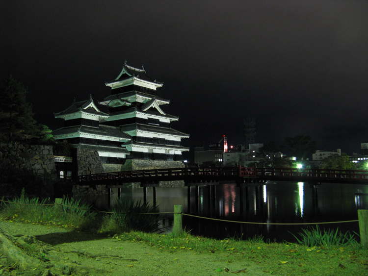 Last night. Matsumoto Castle at night.