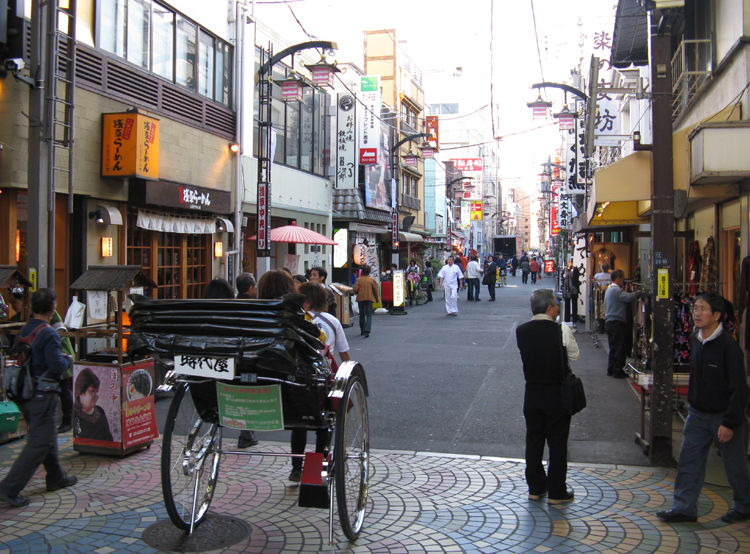 The atmosphere of old Tokyo has been preserved so there are no highrise buildings.