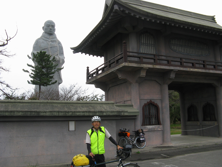 Happening upon a giant Buddhist statue along the way.