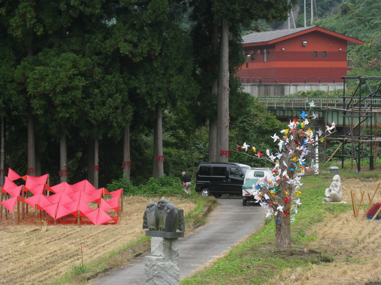 Notices the artwork beside the road.