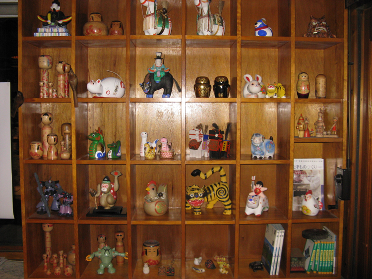Crafts from different regions (prefectures) are shown here.
