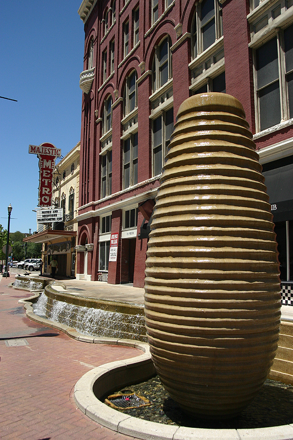 Hou_008.jpg