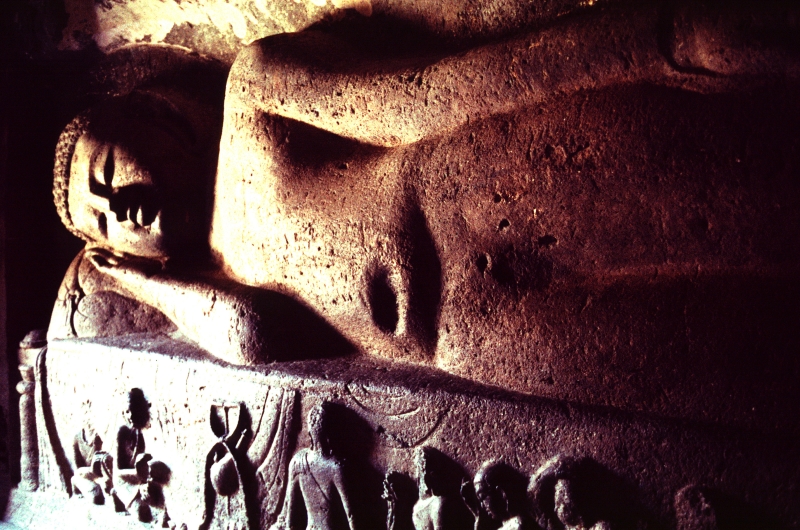 Buddha allong  Ajanta