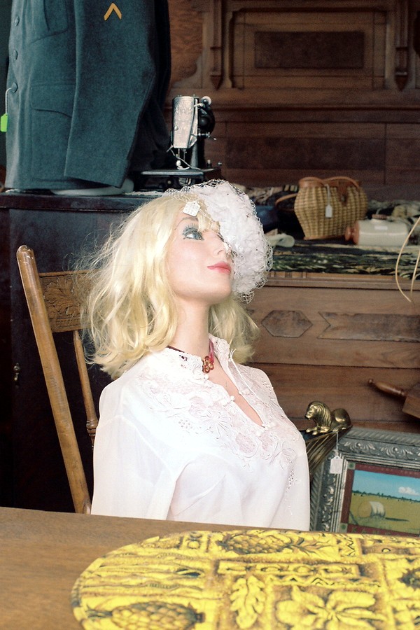 02_w_blonde_in_white.JPG