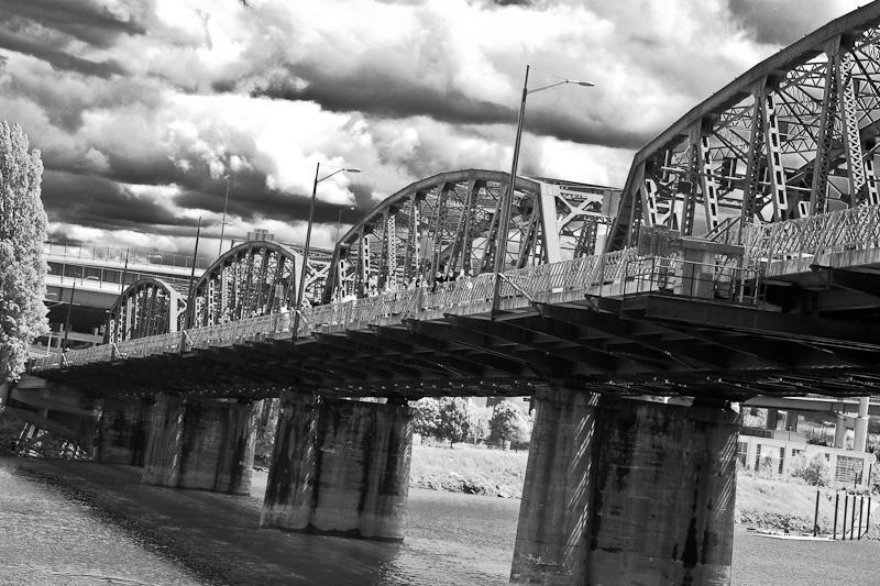 Hawthorne Bridge, Portland, OR (b/w)