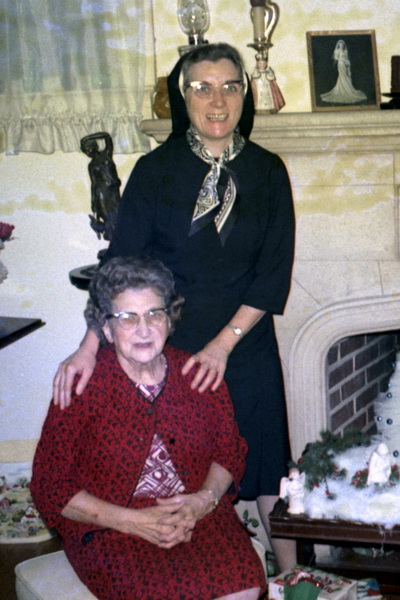 Nan and Helen at Nottingham Rd
