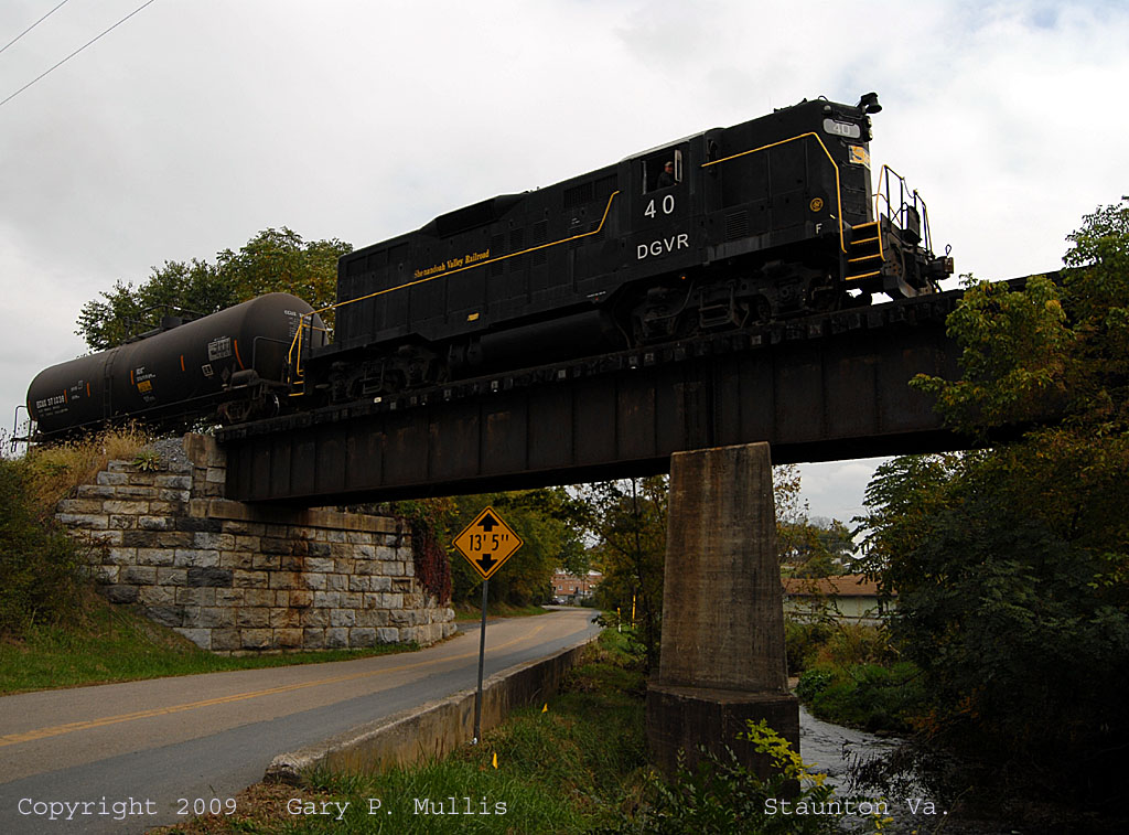 Shenandoah Valley RR coming back into Staunton Va.jpg