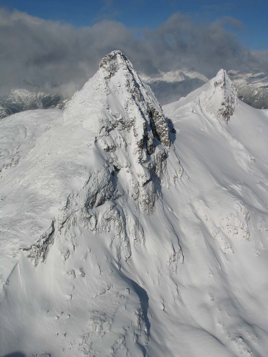 Paul Bunyans Stump (L) & Pinnacle Pk, View NW (ColonialPyramid111405-05adj.jpg)