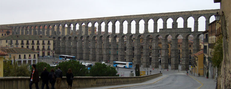 The aqueduct from afar