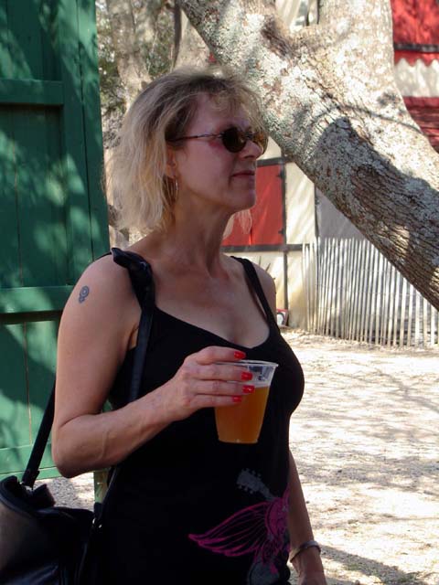 I like the way she handles her beer!