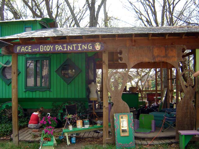 Face painting booth.....when are they gonna get a body painting booth?