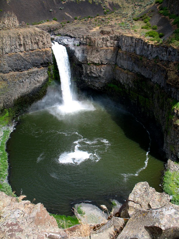 Palouse River falls at Palouse Falls State Park, eastern WA