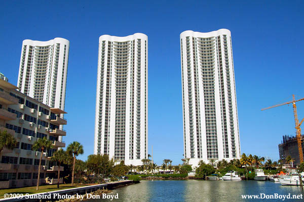 2009 - mostly vacant condo towers at 157th and Collins Avenue, Sunny Isles Beach (#1586)