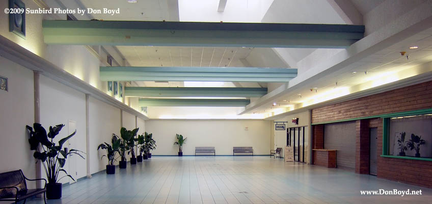 2009 - the former Hollywood Mall looking from the north end to the south (#6158)