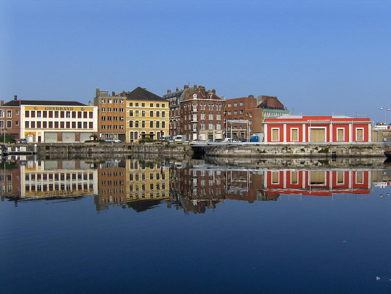 A REFLECTED CITADEL QUARTER   639