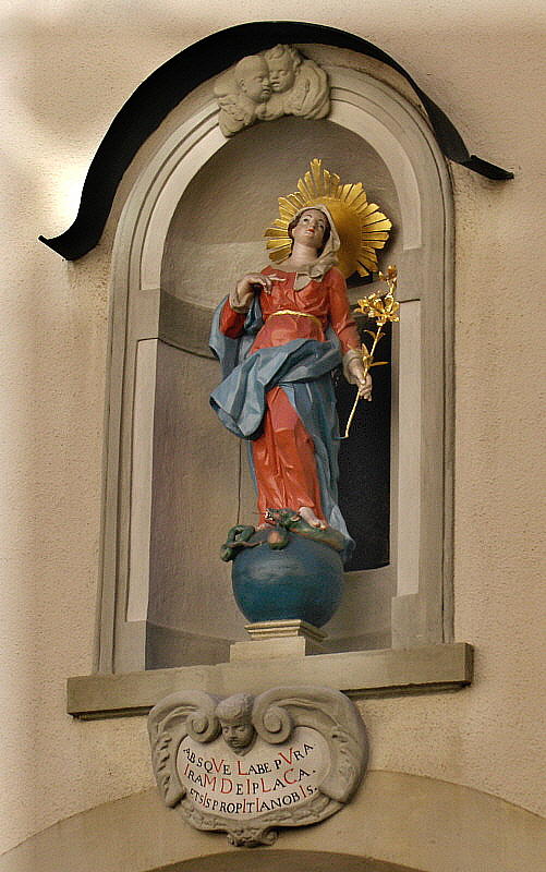 SHOP FACADE STATUE