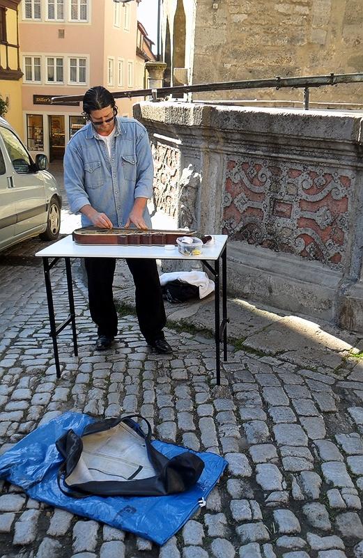 STREET MUSICIAN & HIS ZITHER