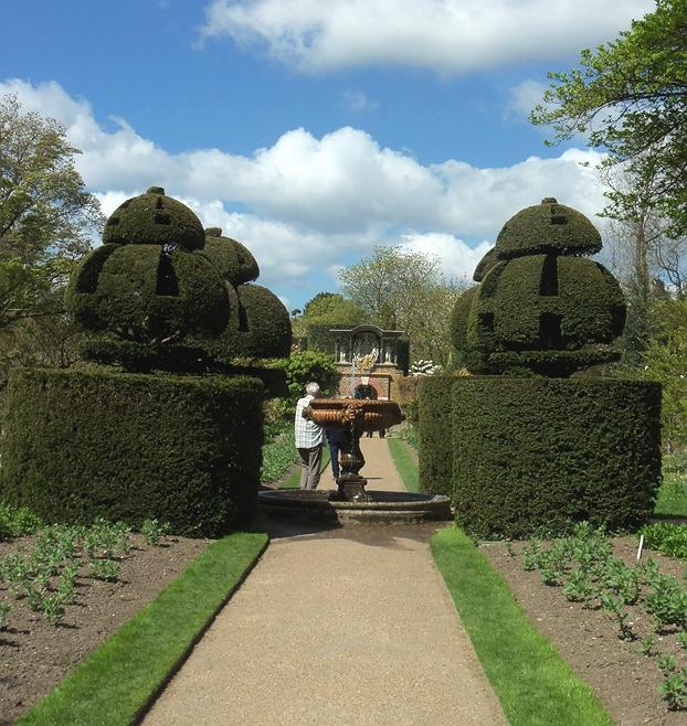 CENTRE OF WALLED GARDENS