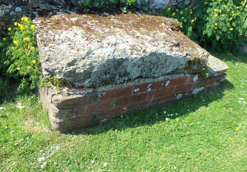 ANCIENT MOUNTING BLOCK