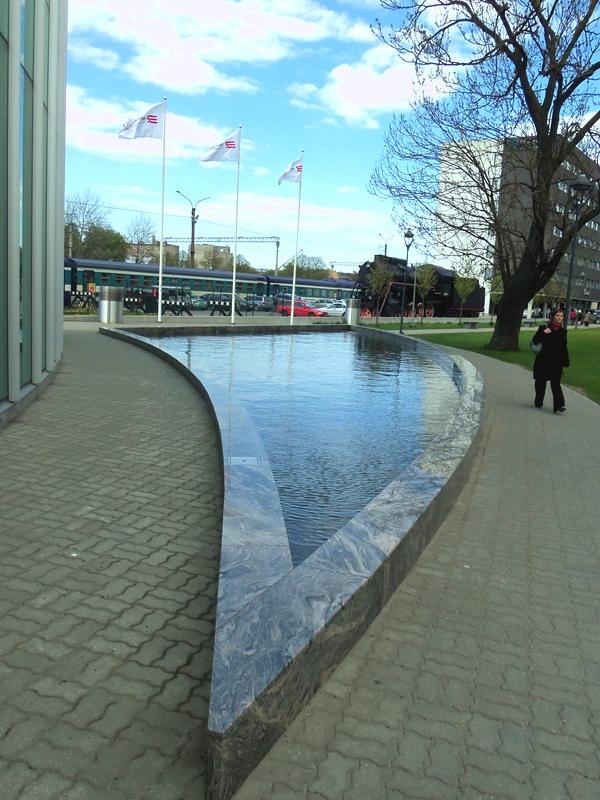 MODERN WATER FEATURE