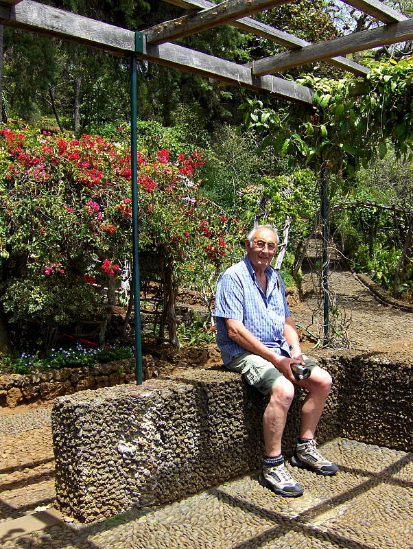 DEREK IN THE GARDENS
