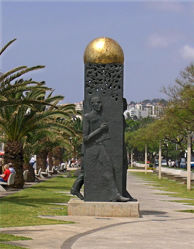 ESPLANADE STATUE