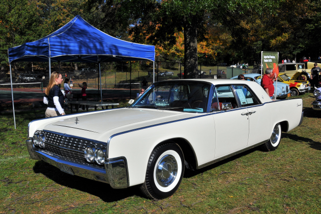 1962 Lincoln Continental 4-door sedan, Peoples Choice awardee (2664)
