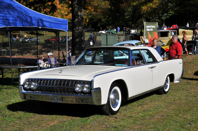 1962 Lincoln Continental 4-door sedan, 2011 Peoples Choice awardee (2678)