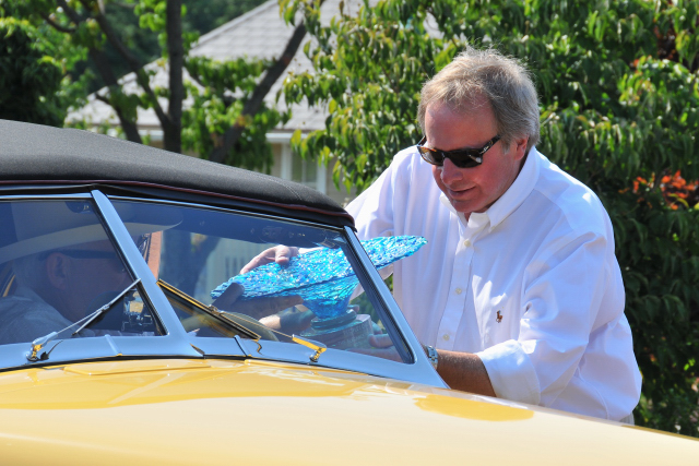 Edsel B. Ford II presents Peoples Choice trophy to Bob M. White, owner of 1937 Cord 812 2-Door Phaeton Supercharged. (4785)