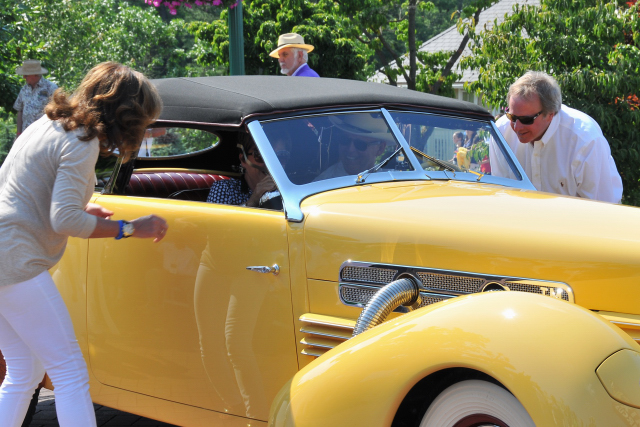 Cynthia and Edsel Ford II congratulate Bob White, owner of Peoples Choice 1937 Cord 812 2-Door Phaeton Supercharged. (4786)