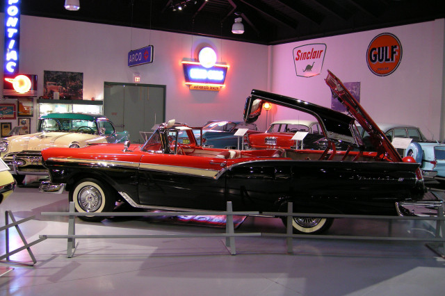 1957 Ford Fairlane 500 Skyliner Retractable