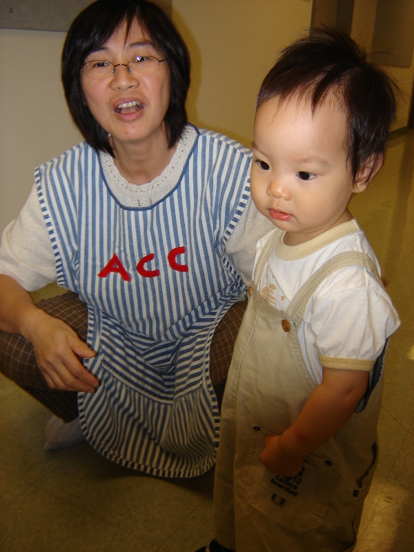 聚聚和主日學老師合影