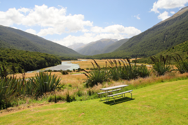 Lunchtime at Haast Pass (8721)