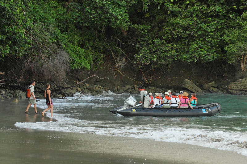 Wet Landing on Beach at Manuel Antonio NP (9343)