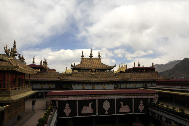 JingDing of the Jokhang Temple.jpg