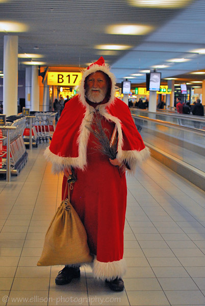 Look who we ran into at the airport...!