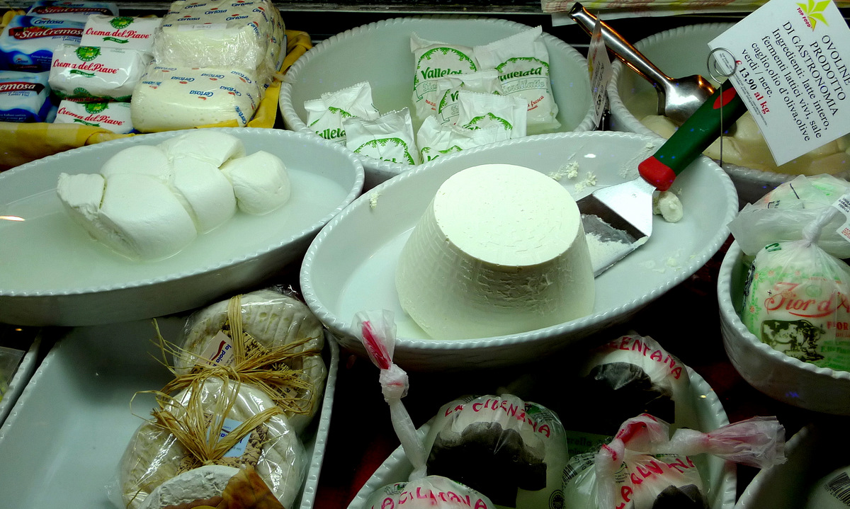 Italian Cheeses Ricotta - Mozzarella