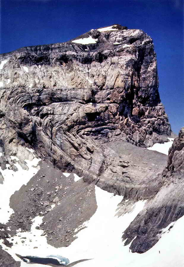Le Cylindre vu la VN du Mont-Perdu