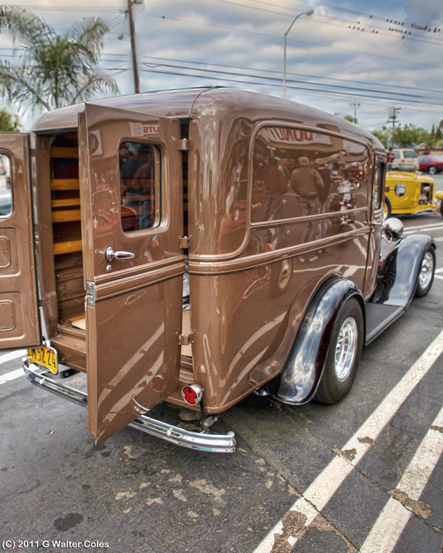 Ford 1932 Delivery Van DD 1-11 R.jpg