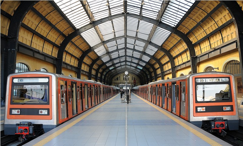 Peiraias railway station