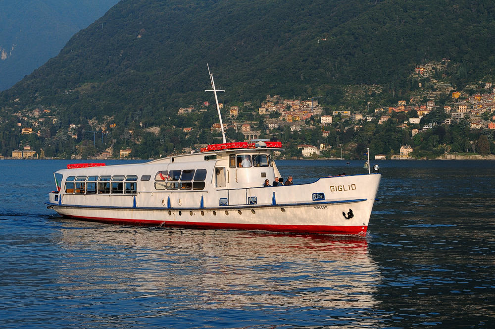 Cruising Lake Como